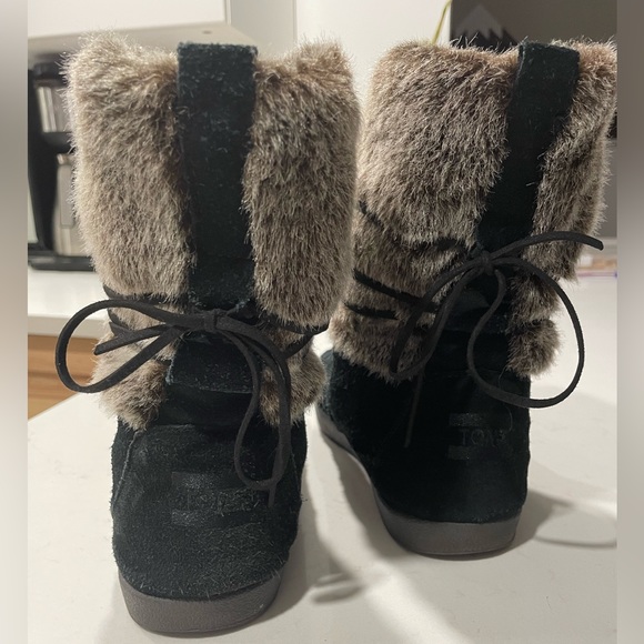 Tom’s “Nepal” Suede & Faux Fur Boot - Picture 6 of 10